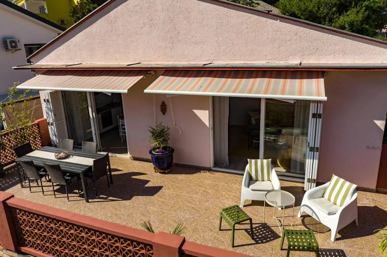 Apartment Axelle 50 Meters To The Beach Banjole
