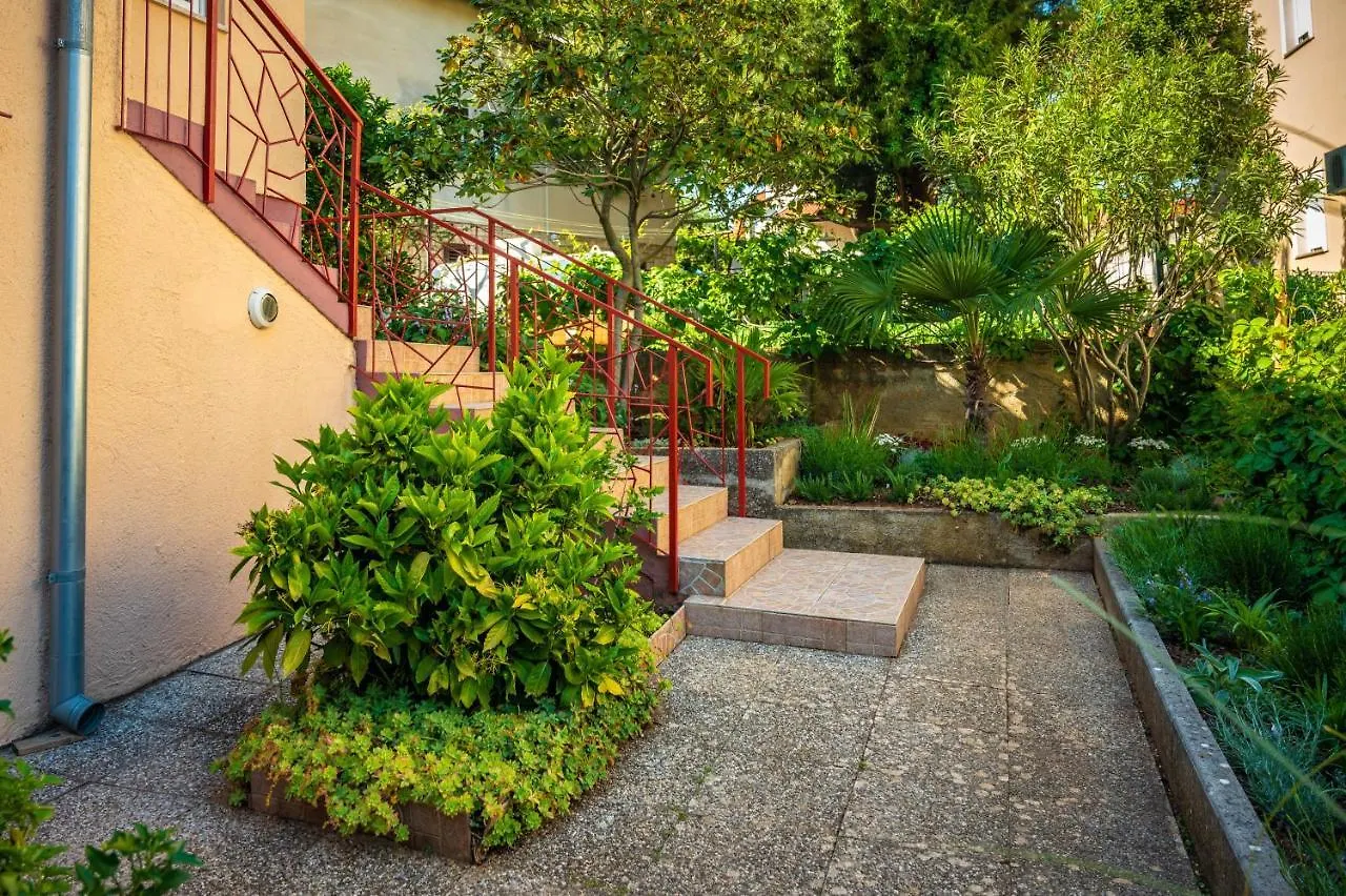 Apartment Axelle 50 Meters To The Beach Banjole