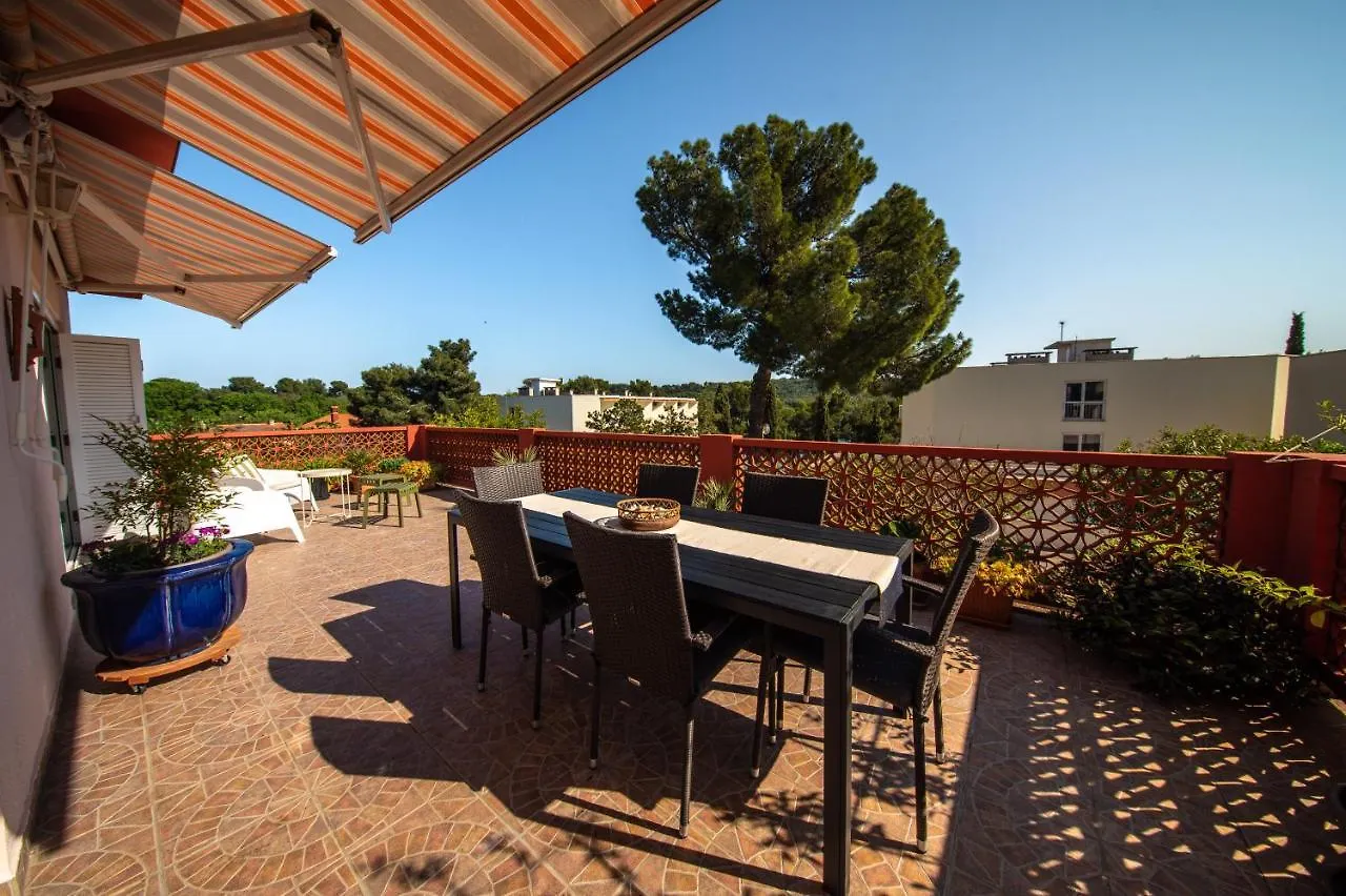 Apartment Axelle 50 Meters To The Beach Banjole Croatia